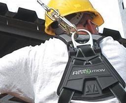 A construction worker seen from behind wears the Daedalus-designed fall safety harness.
